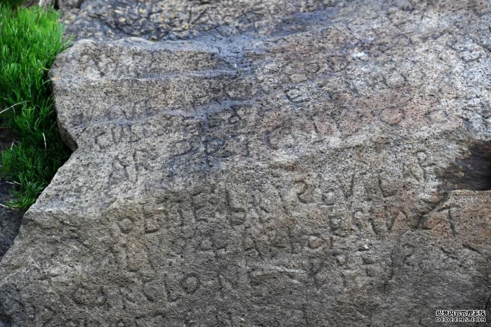 杏耀注册开户 在法国的一块岩石上刻着一个有230年历史的密码