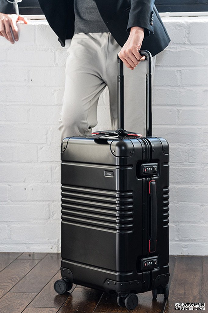 杏耀的信誉阿罗·斯凯为奥迪设计了一款随身行李