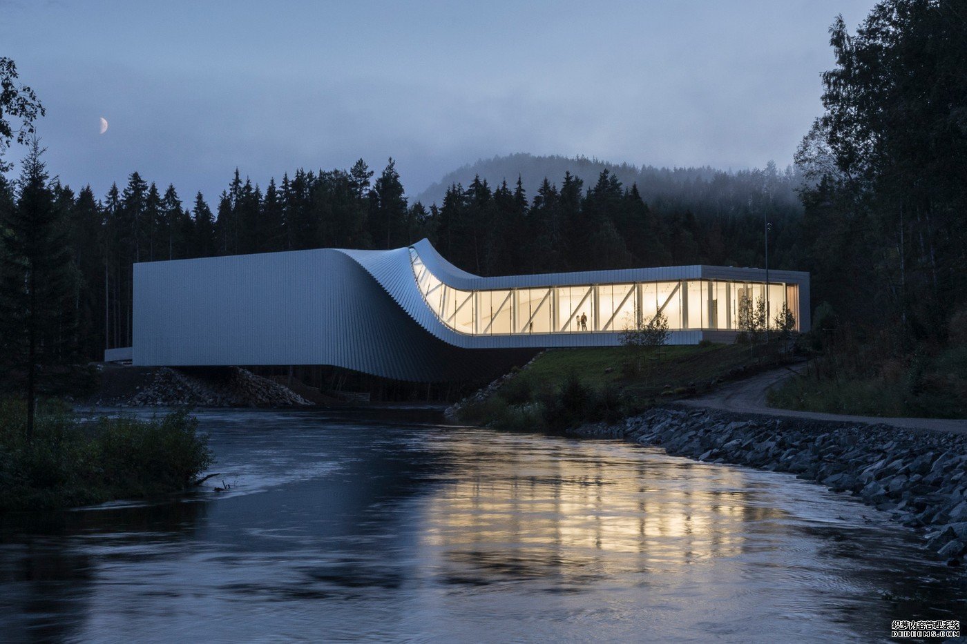 杏耀yl注册挪威耶夫纳克，Bjarke Ingels集团为Kistefos扭曲桥揭幕