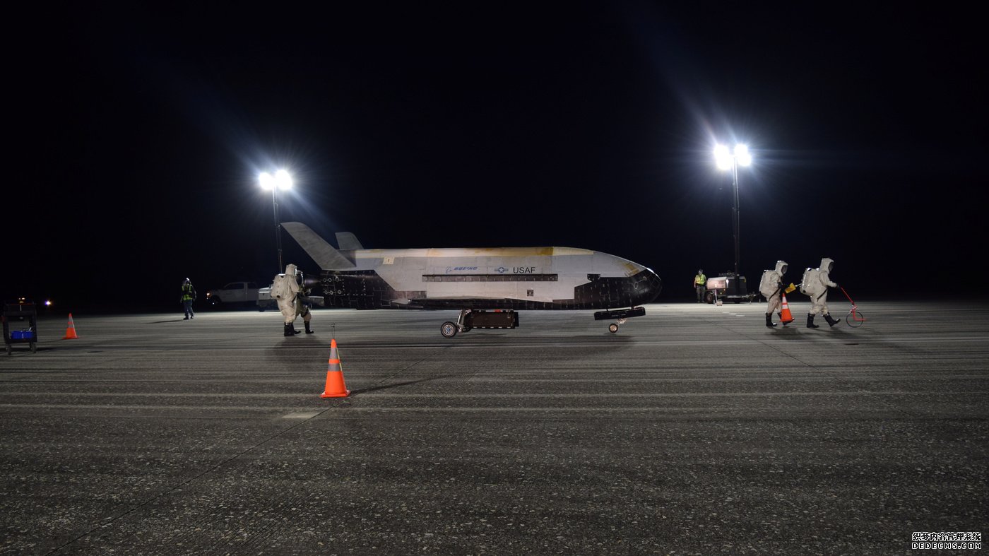 杏2杏耀美国空军发射X-37B太空飞机执行第四次神秘任务