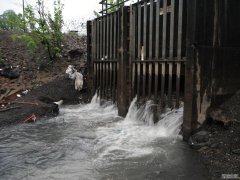 <b>在下水道管壁上杏耀联系发现有害微生物</b>