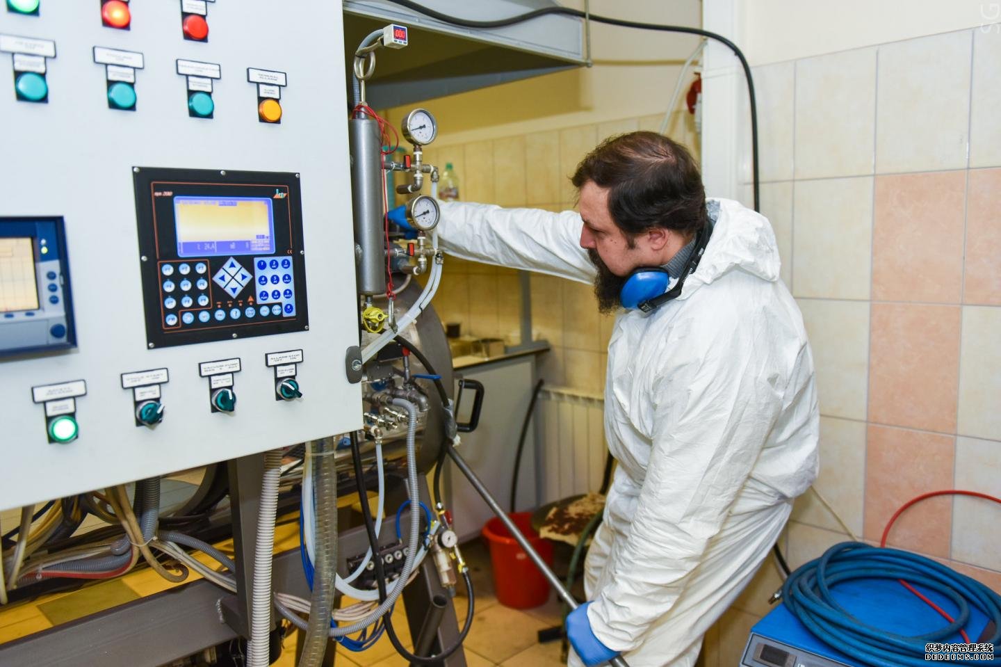 科学家们开发了一种生产低杏耀代理成本散热器的有效方法