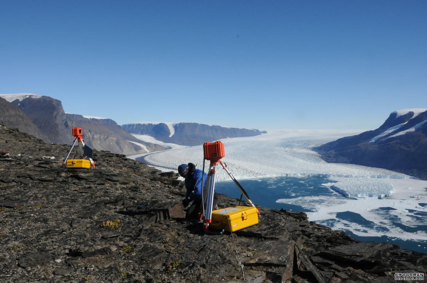 格陵兰岛的“杏耀平台裂口”可以阻止冰川变薄的蔓延