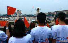 <b>鄧炳強率保安局青年領袖到天安門廣場觀賞升旗</b>